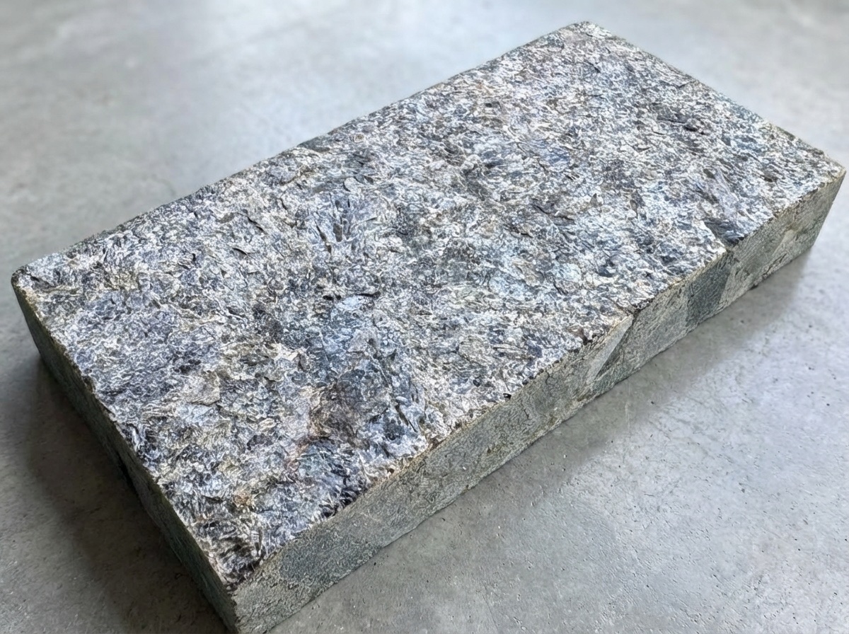 Single Black Ice L7 paver